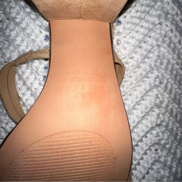 Tan Amazon Essentials Women's Thin Two Strap Heeled Slide 9.5 never worn - Picture 5 of 5